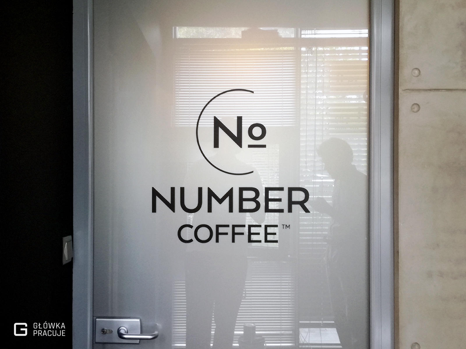 Główka Pracuje pl Number Coffee folia matowa na drzwi szklane