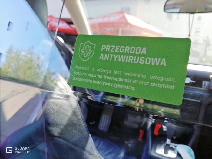 Główka Pracuje - oznaczenie - uniwersalna sztywna przezierna osłona przegroda przeciwwirusowa covid19 do samochodu taxi pet 2mm audi - Warszawa