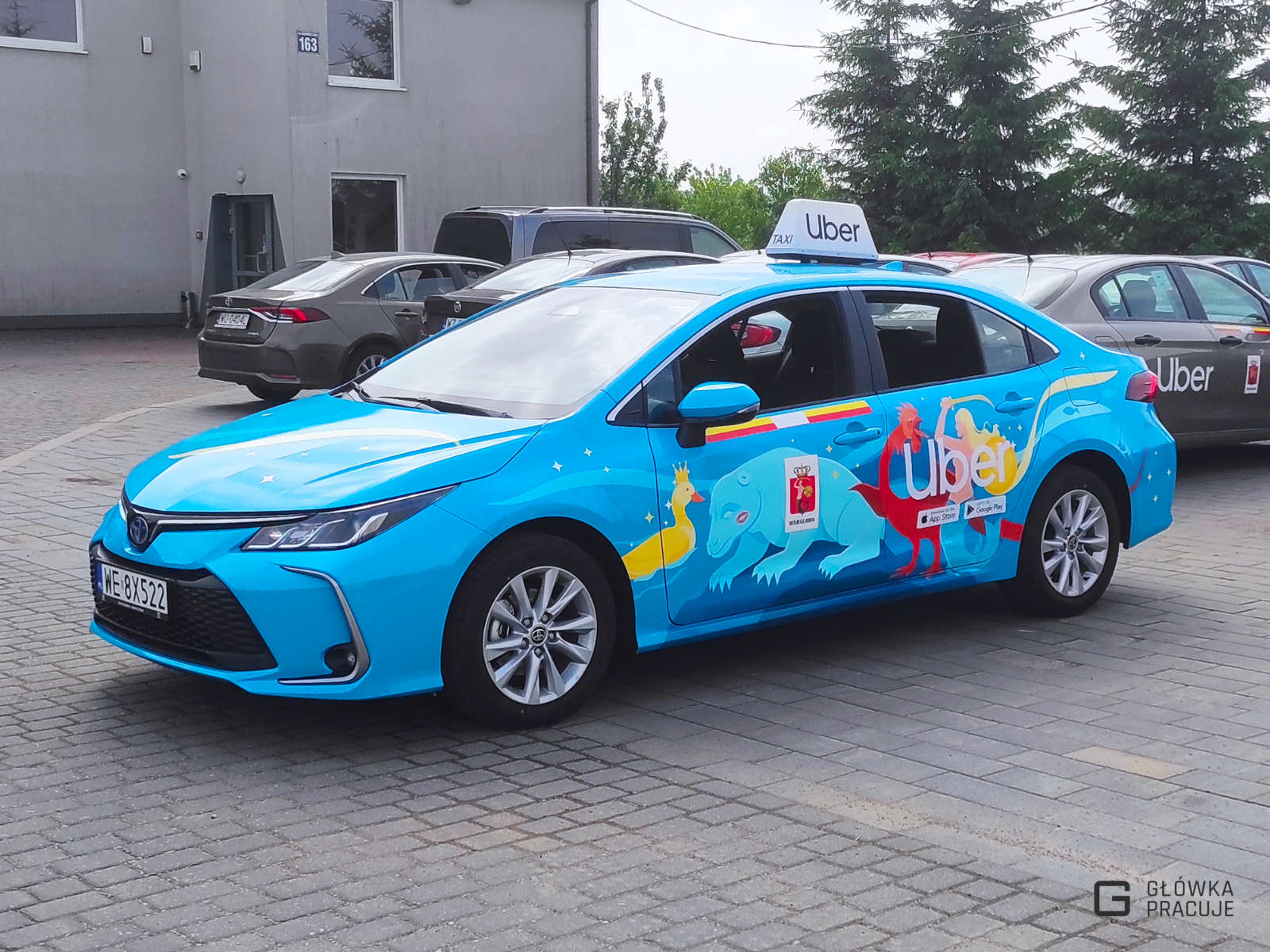 Główka Pracuje - folia samochodowa z grafiką Warsaw Legends dla firmy Uber wyklejona na karoserii auta - Warszawa